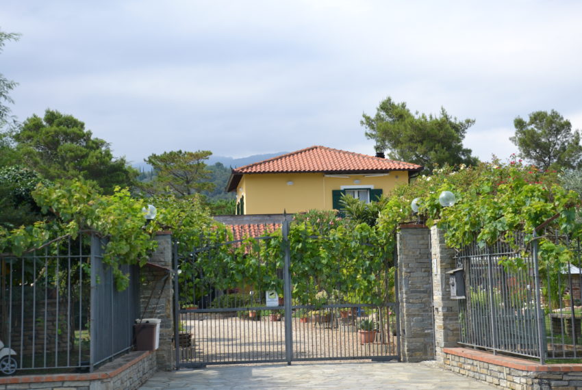 Villa ” RANCH ” Garlenda — zona Maneggio