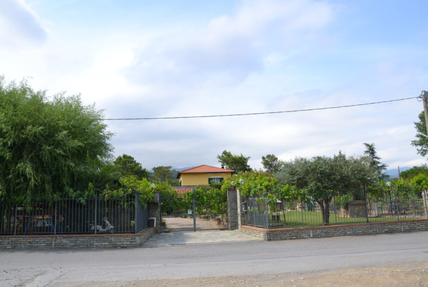 Villa ” RANCH ” Garlenda — zona Maneggio