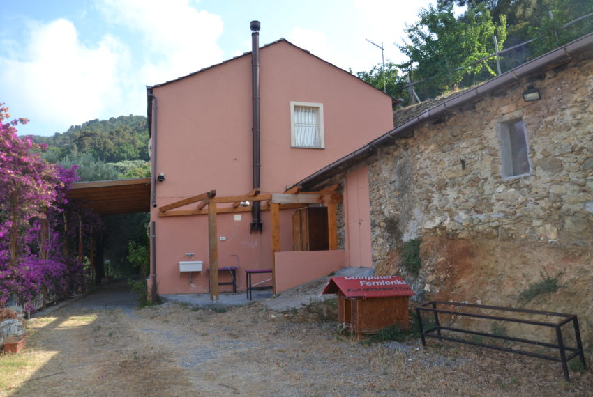 CASA __ VILLETTA — con terreno.