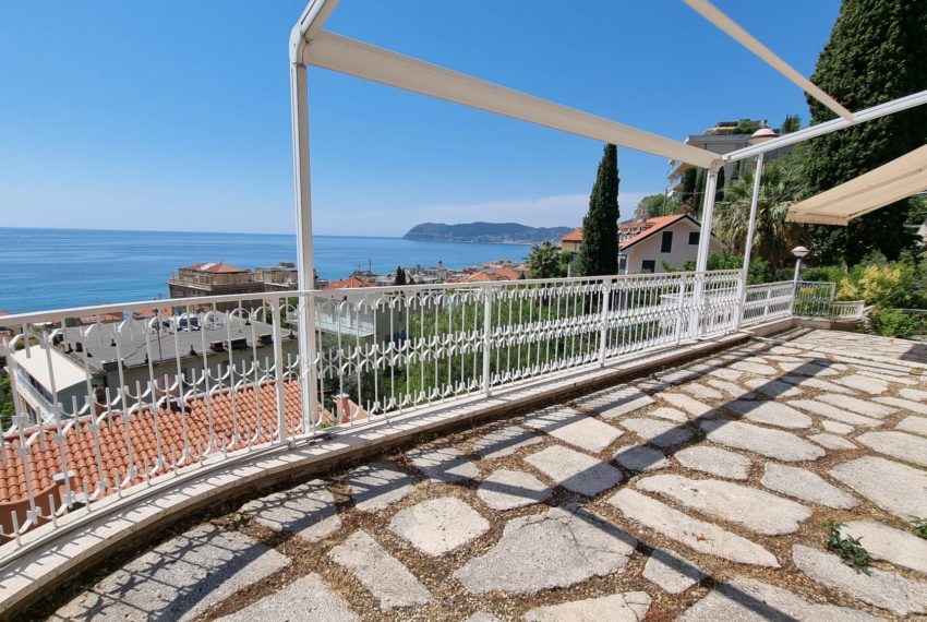 Villa con favolosa vista mare a poche centinaia di metri dal mare