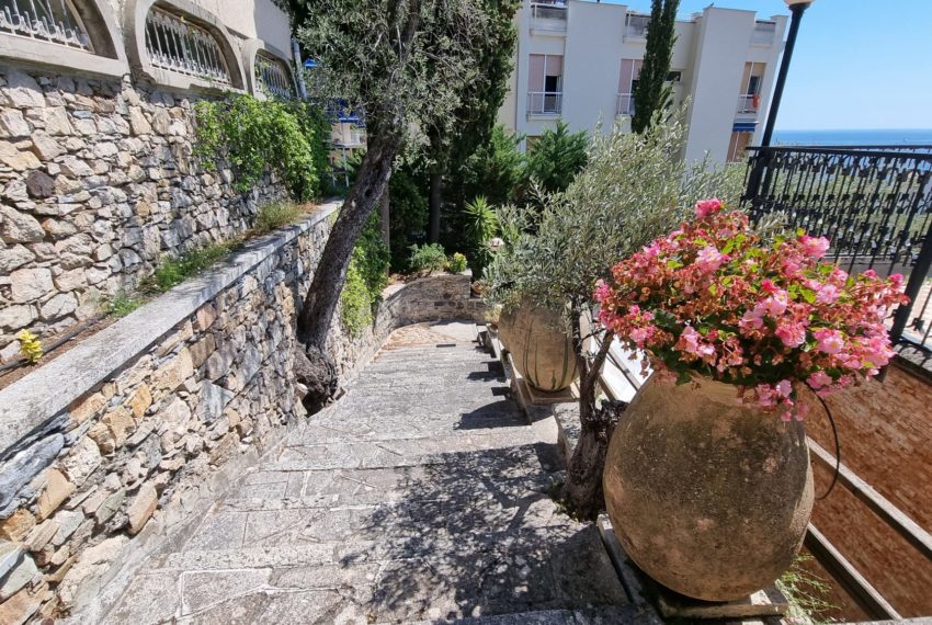 Villa con favolosa vista mare a poche centinaia di metri dal mare