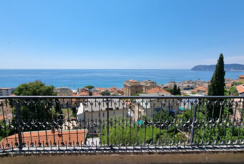 Villa con favolosa vista mare a poche centinaia di metri dal mare