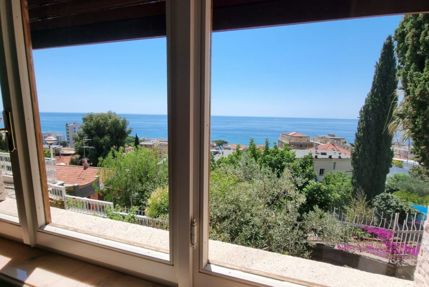 Villa con favolosa vista mare a poche centinaia di metri dal mare