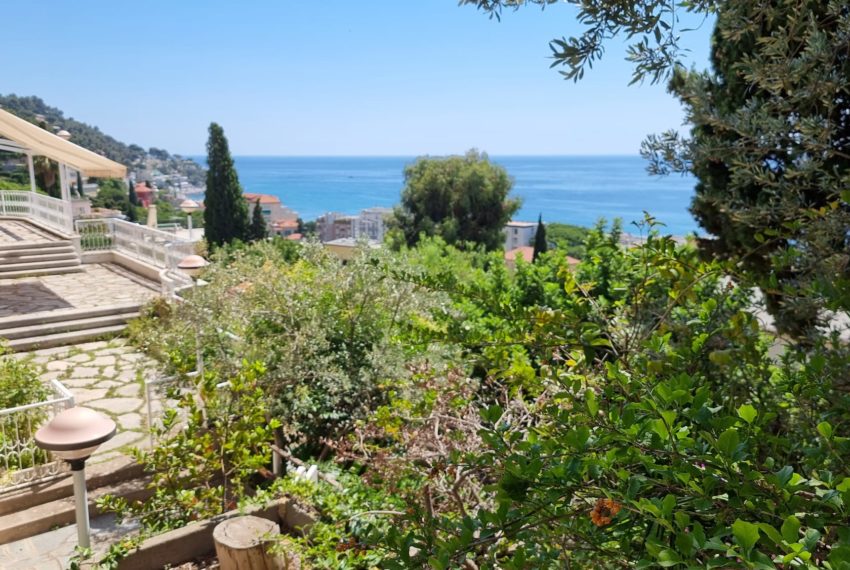 Villa con favolosa vista mare a poche centinaia di metri dal mare